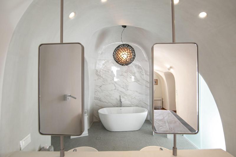 Aloia Villas image