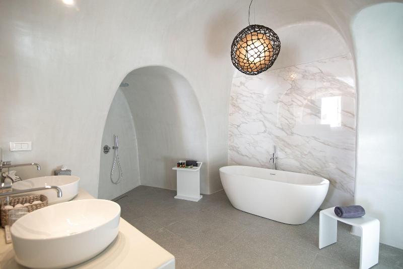 Aloia Villas image