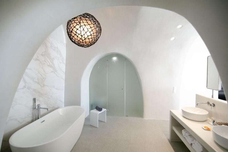 Aloia Villas image