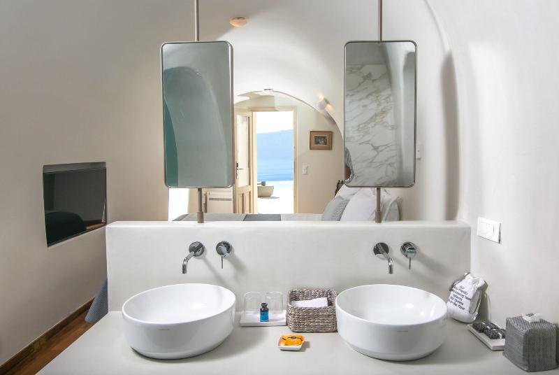Aloia Villas image