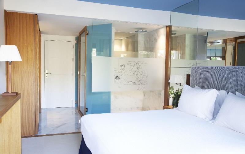 Gecko Hotel & Beach Club image