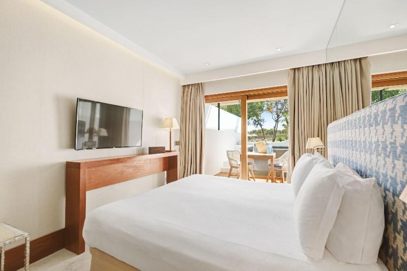 Gecko Hotel & Beach Club image