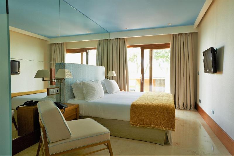 Gecko Hotel & Beach Club image