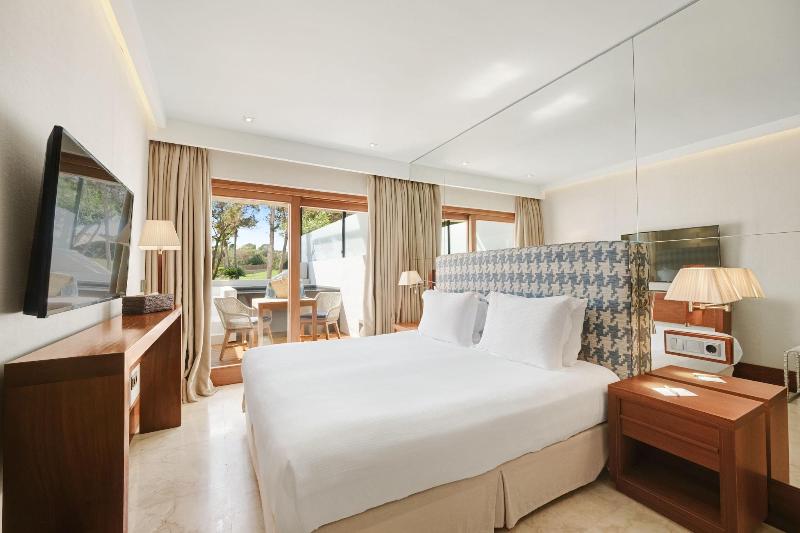 Gecko Hotel & Beach Club image