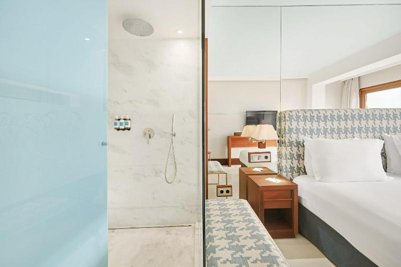 Gecko Hotel & Beach Club image