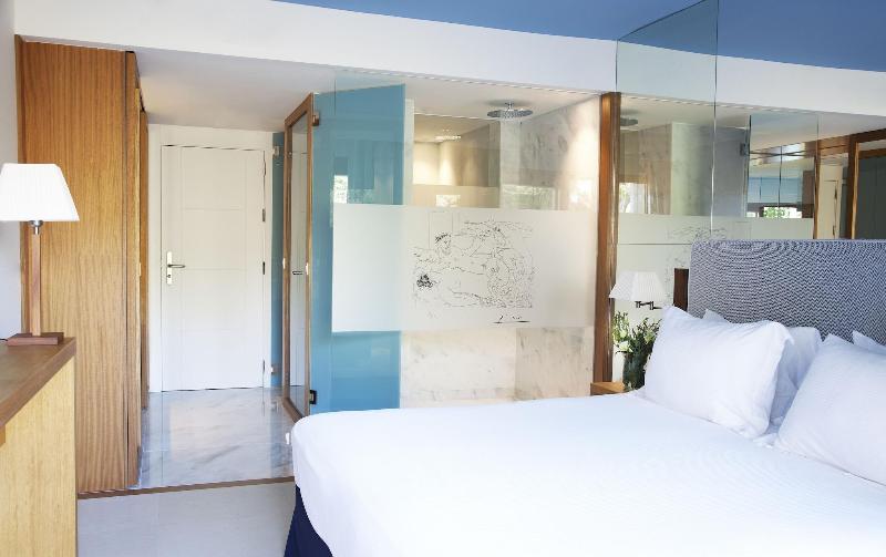 Gecko Hotel & Beach Club image