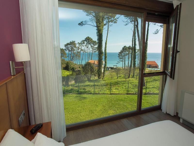 Hotel Alén do mar image