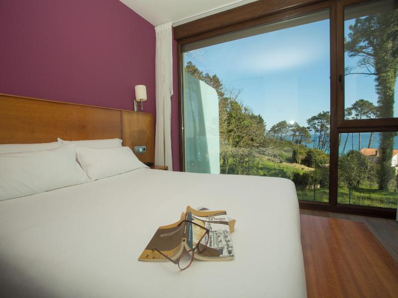 Hotel Alén do mar image