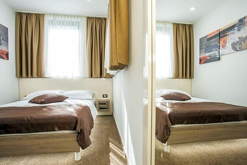 Hotel National image