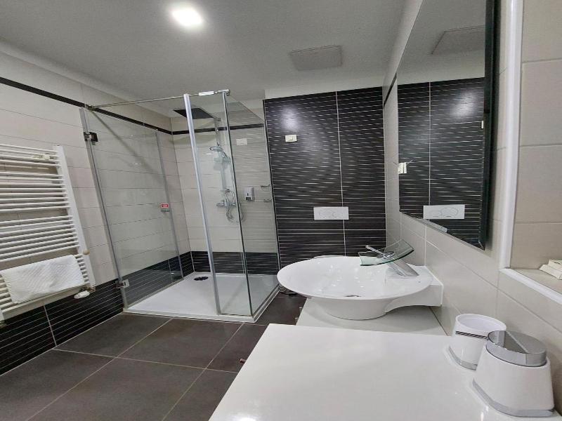 Hotel National image