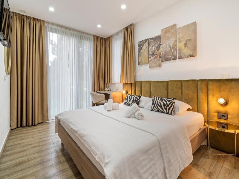 Hotel National image