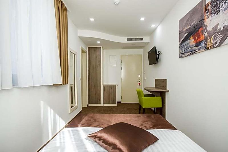 Hotel National image