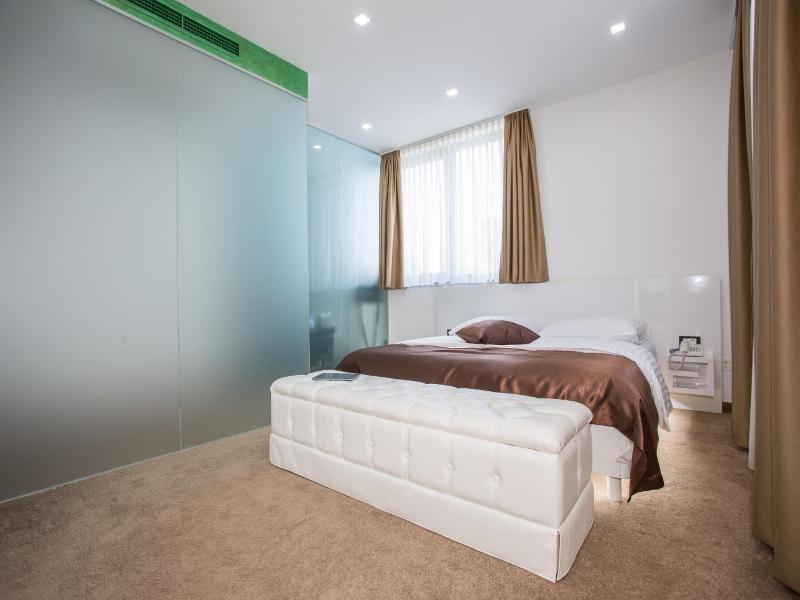Hotel National image