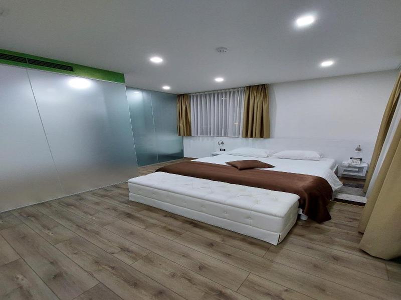 Hotel National image