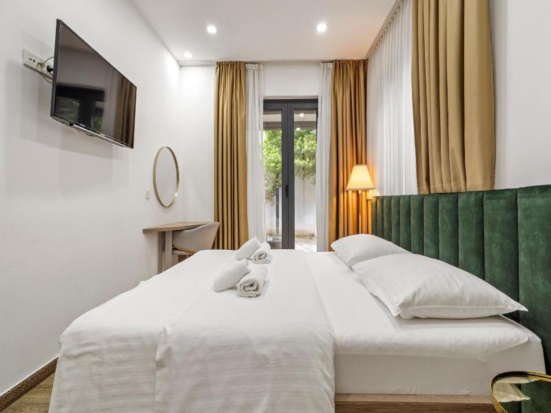 Hotel National image