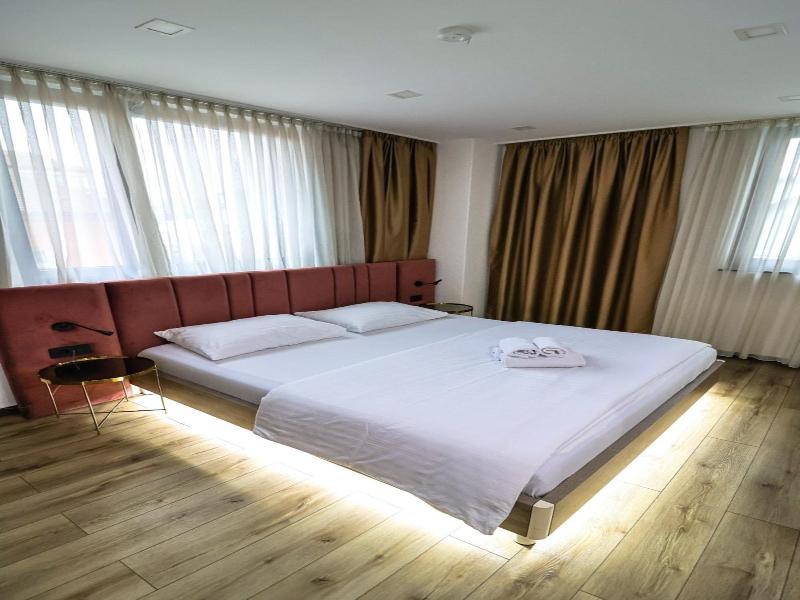 Hotel National image
