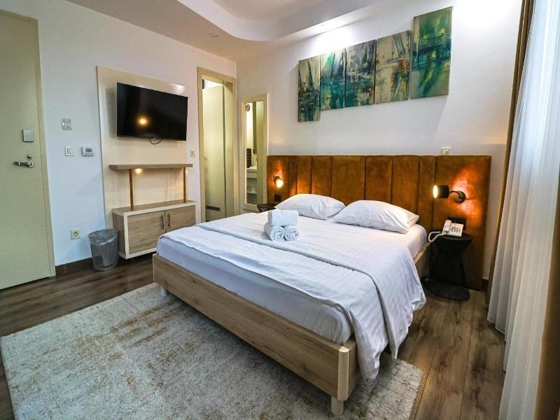 Hotel National image