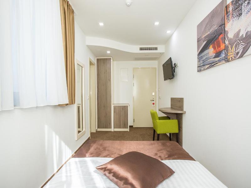 Hotel National image
