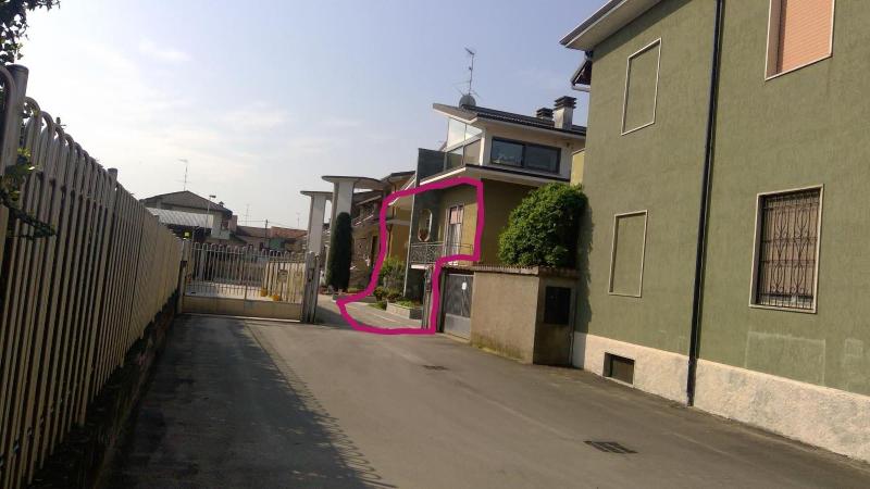 B&B Magenta image