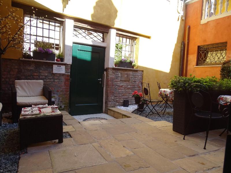 B&B Venezia In Suite & Apartments image