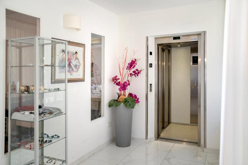 Hotel Tre Rose image
