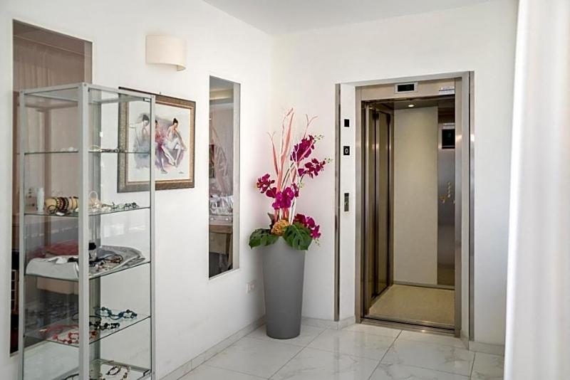 Hotel Tre Rose image