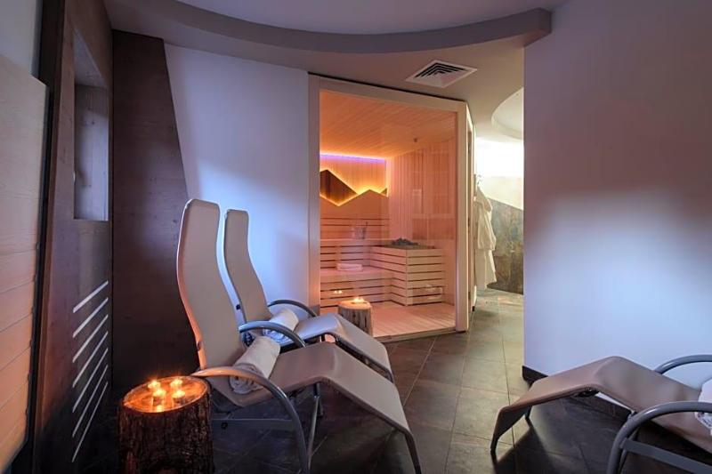 Hotel Garni Roberta image
