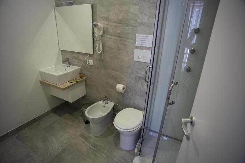Re Carlo Rooms image