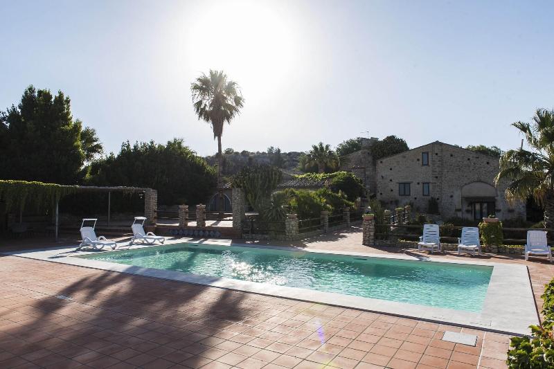 Agriturismo Baglio Làuria — exterior view