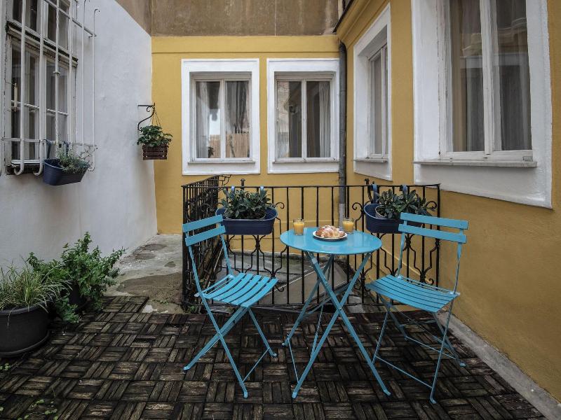 Charles Bridge Economic Hostel image