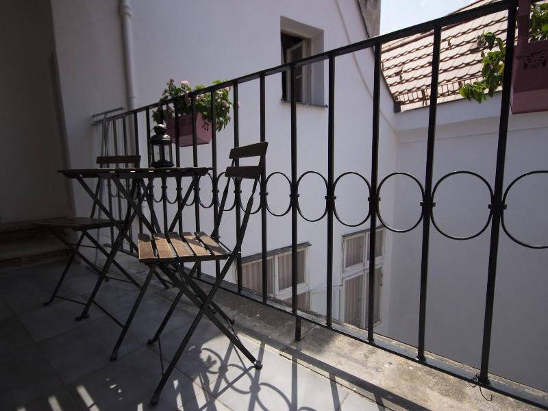 Charles Bridge Economic Hostel image