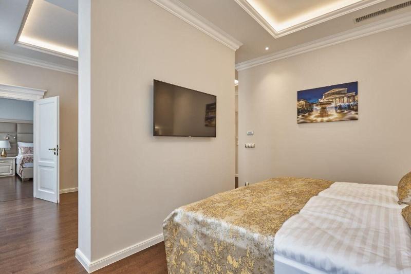 Golden Key Boutique Hotel image