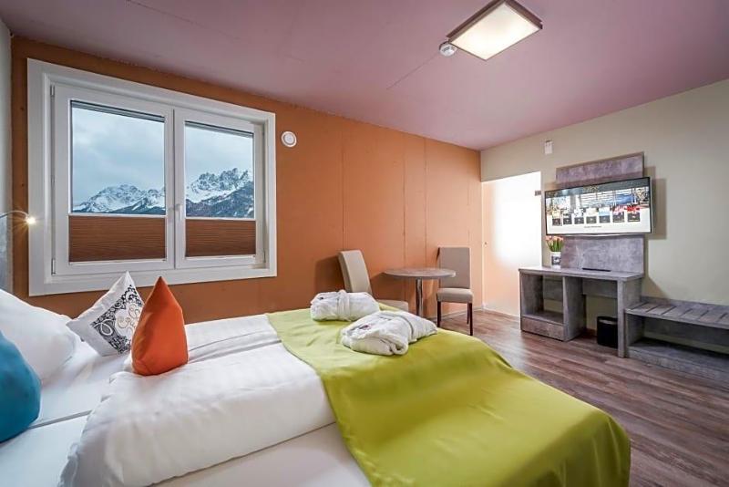Cubo Sport & Art Hotel image