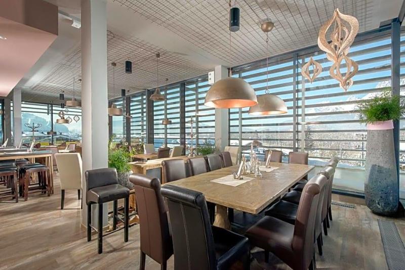 Cubo Sport & Art Hotel image