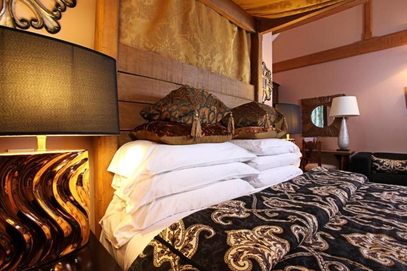 Cornfields Hotel & Restaurant image
