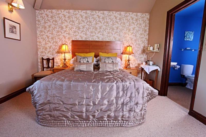 Cornfields Hotel & Restaurant image