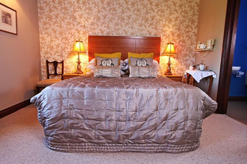 Cornfields Hotel & Restaurant image