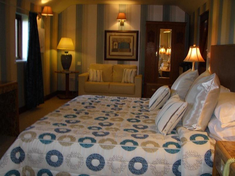 Cornfields Hotel & Restaurant image