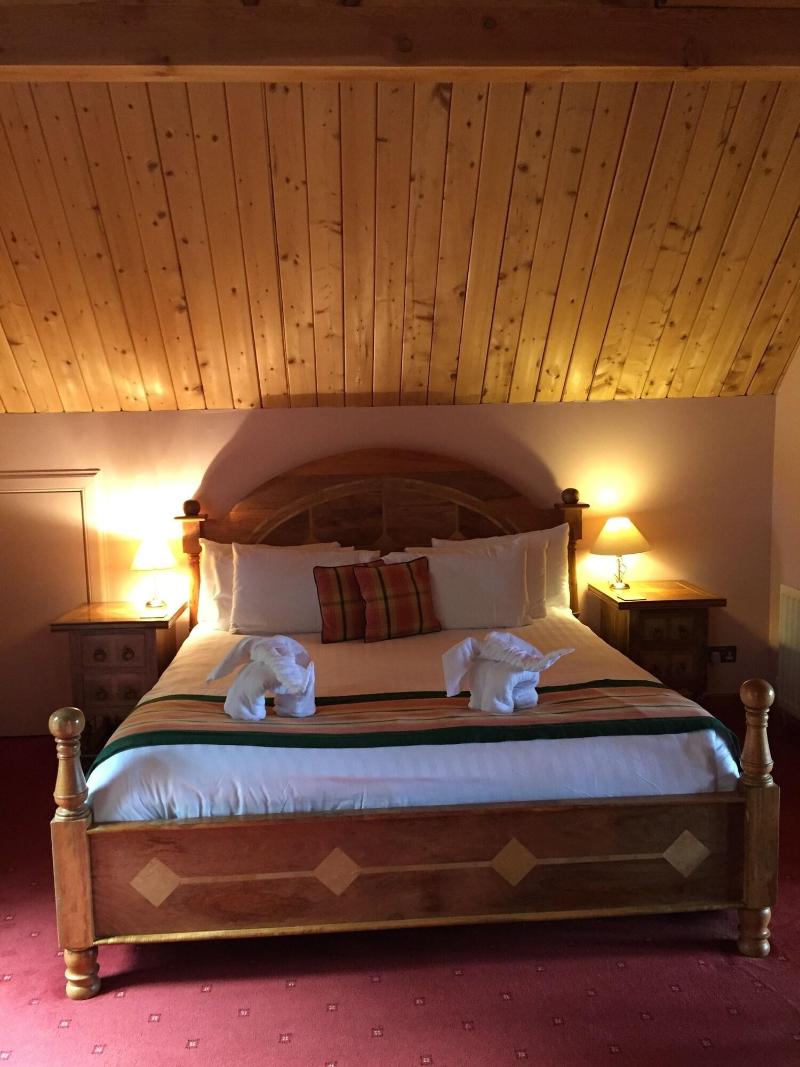 Lodges On Loch Ness image
