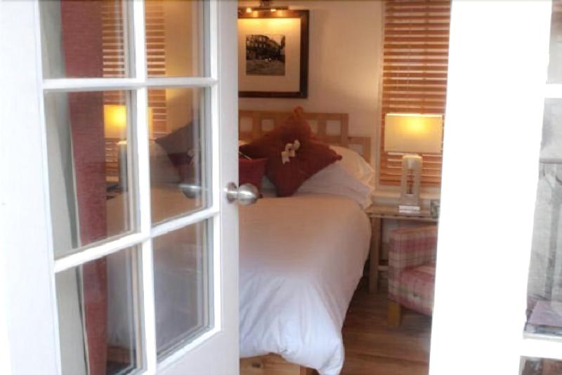 Swan House image