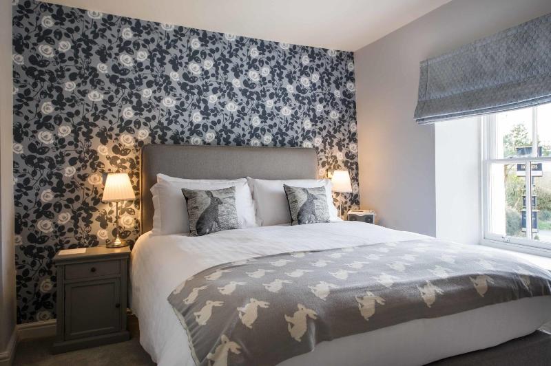 Hare & Hounds image