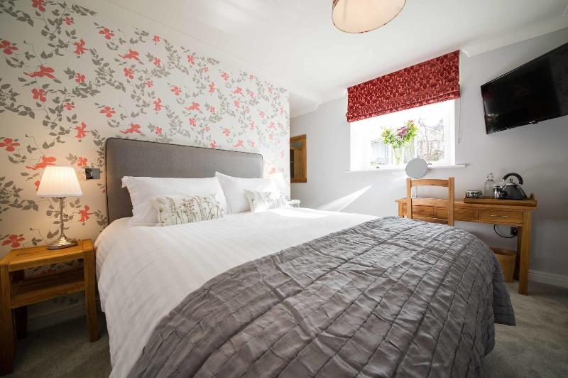 Hare & Hounds image