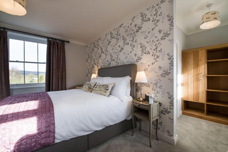 Hare & Hounds image