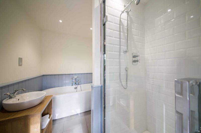 Hare & Hounds image
