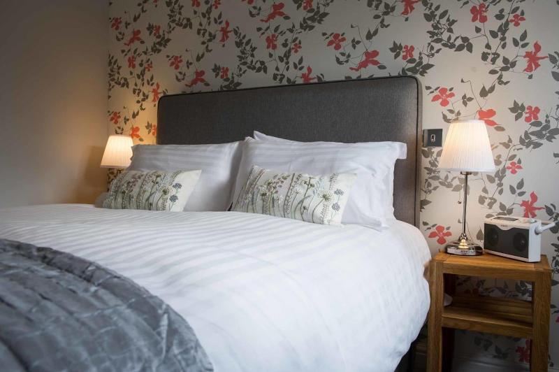 Hare & Hounds image