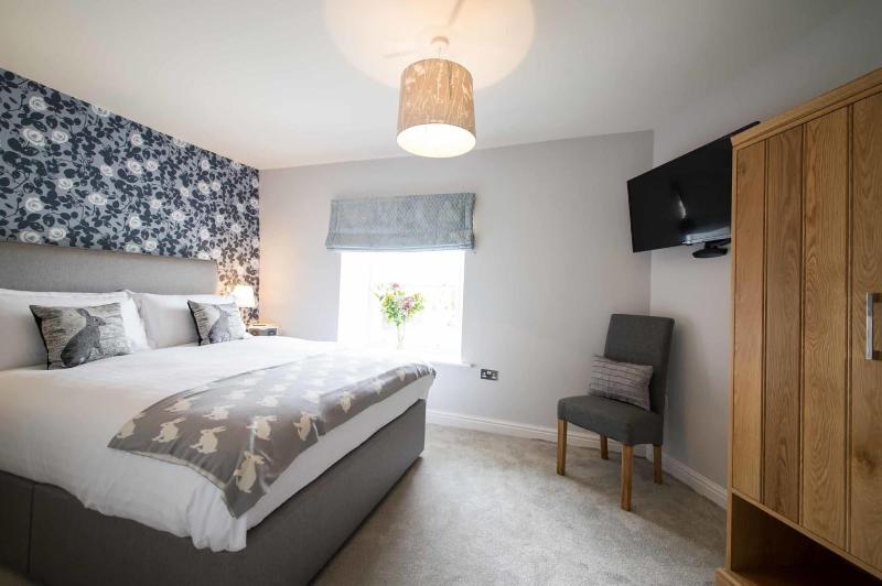 Hare & Hounds image