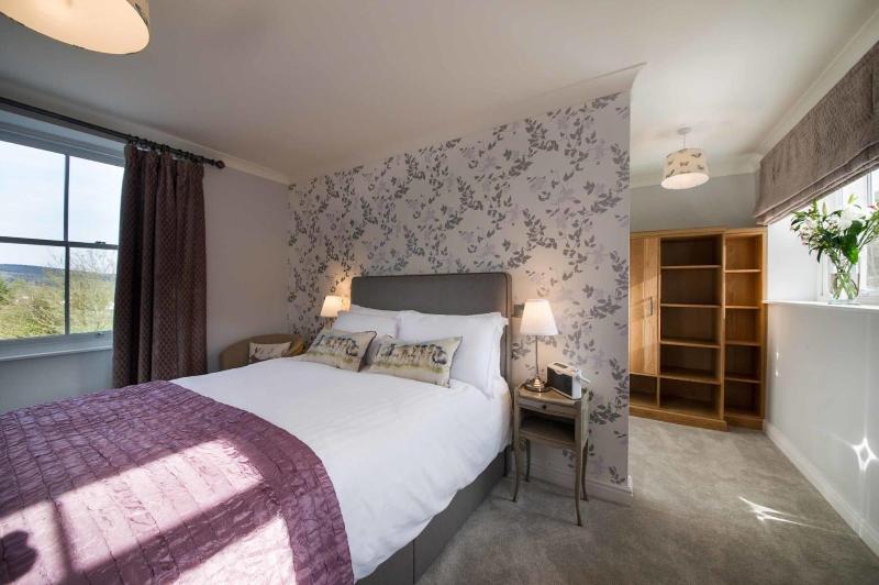 Hare & Hounds image