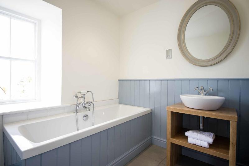 Hare & Hounds image