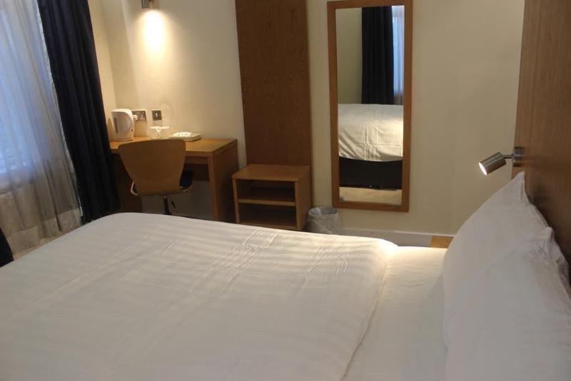 Corona Hotel Sheffield Meadowhall image