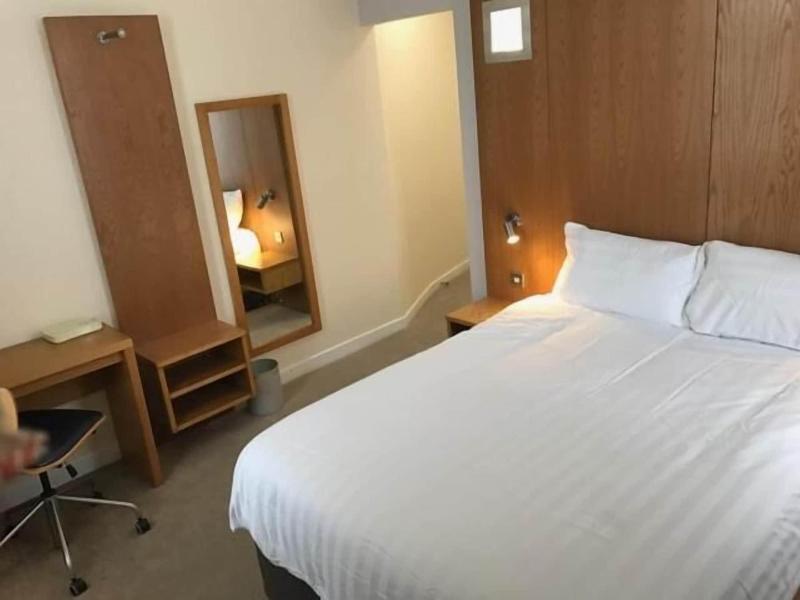 Corona Hotel Sheffield Meadowhall image